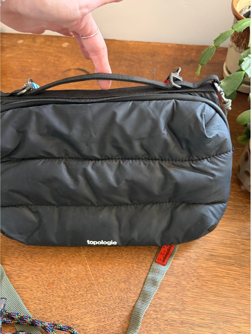 Topologie Bottle Sacoche Large Black Quilted Crossbody Bag - Picture 2 of 9